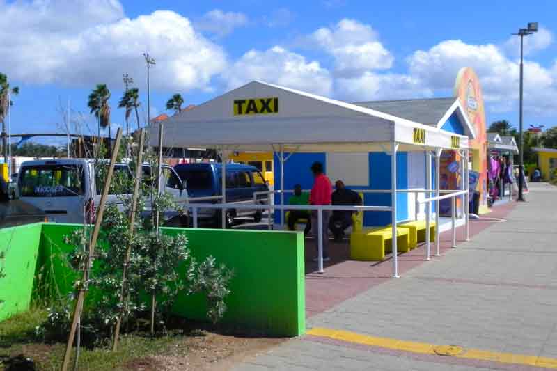Zdjęcie postoju taksówek, Mega Molo, w Curaçao