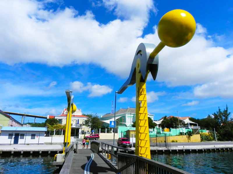 Foto der Königin-Wilhelmina-Brücke in Curaçao